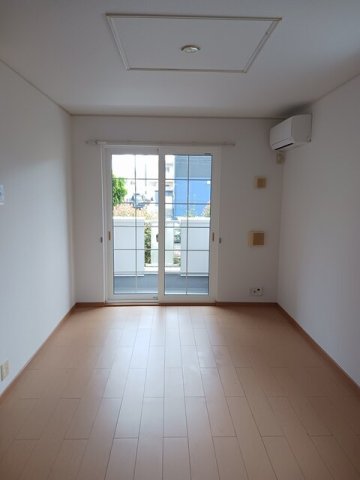 居室・リビング　こちらの居間で趣味の時間をお楽しみください