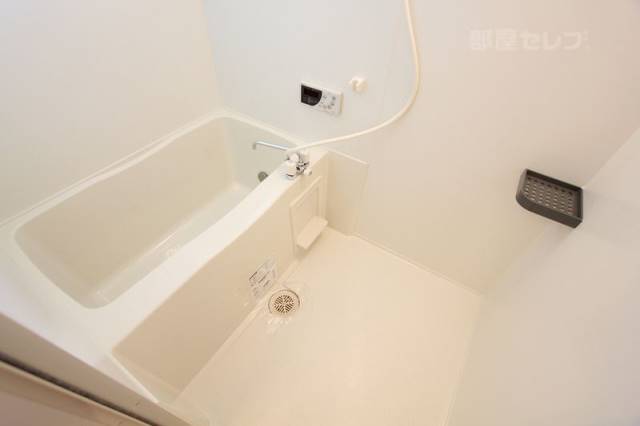 バス・シャワールーム　※別の部屋の写真を流用しています。