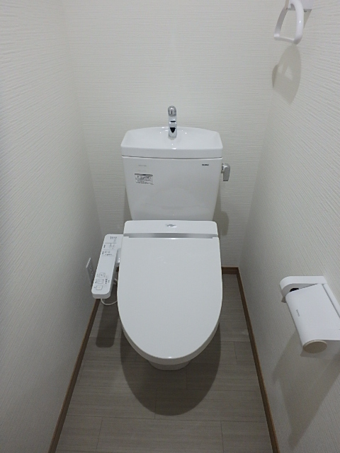 トイレ　１度使うと次回必須になるかも…洗浄便座。