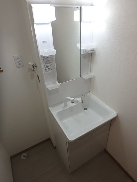 洗面設備　朝も夜も使いますよね…独立洗面台。