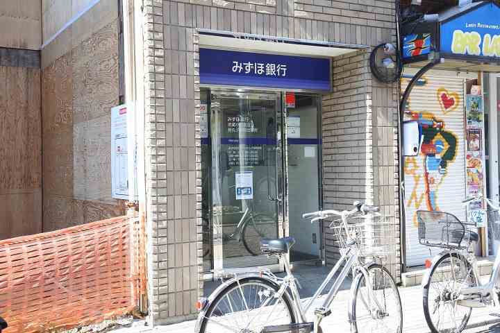 銀行　みずほ銀行（銀行）まで212m