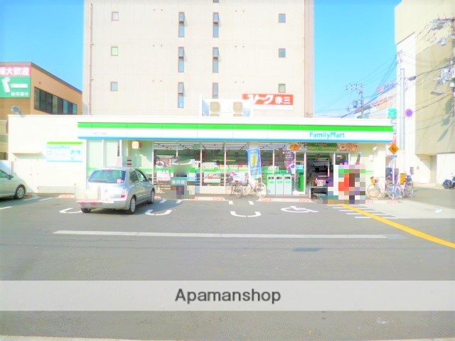 コンビニ　ファミリーマート（コンビニ）まで200m