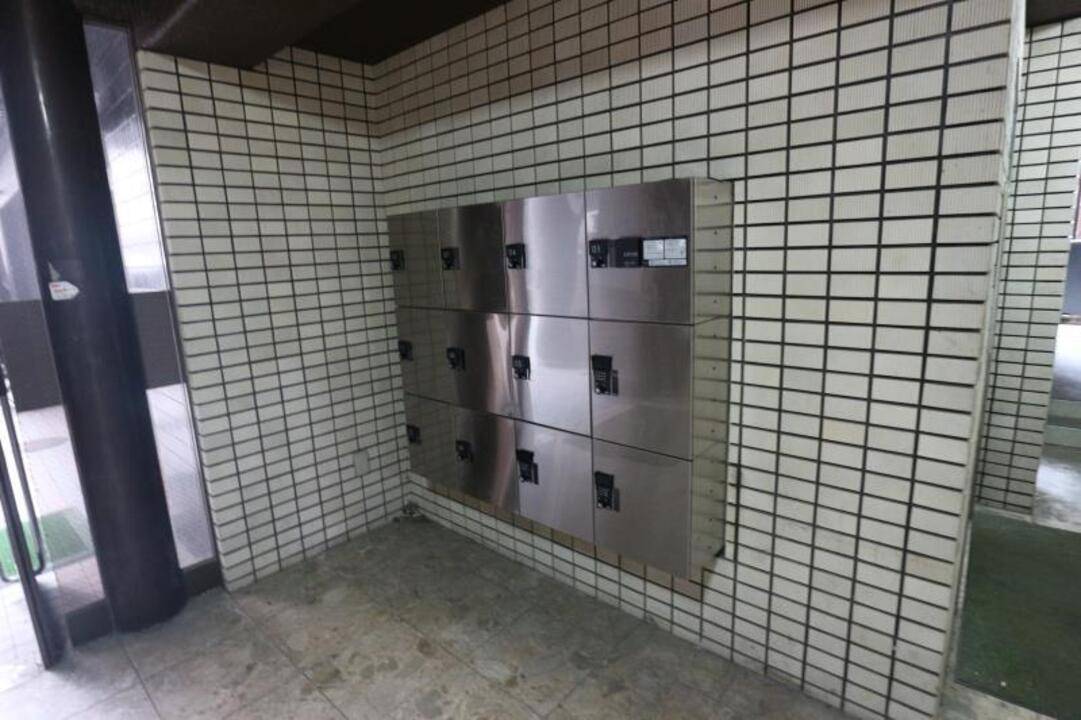 エントランス　宅配ボックス