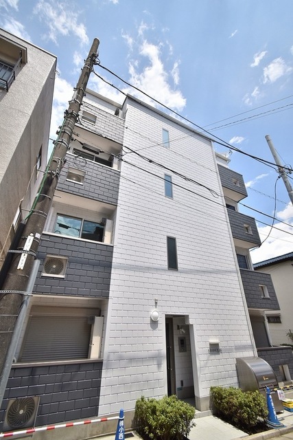 建物外観　４階建ての賃貸マンション