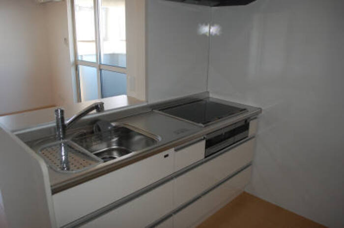 キッチン　※この画像は同一物件の別室です