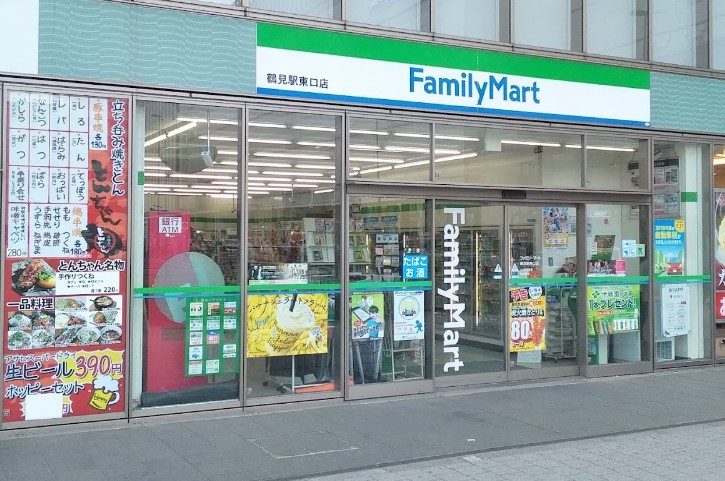コンビニ　ファミリーマート 鶴見駅東口店（コンビニ）まで325m