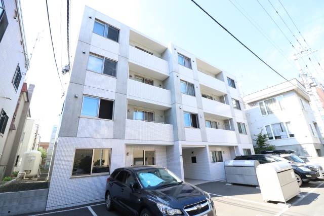 建物外観　エレベーター付きマンション♪