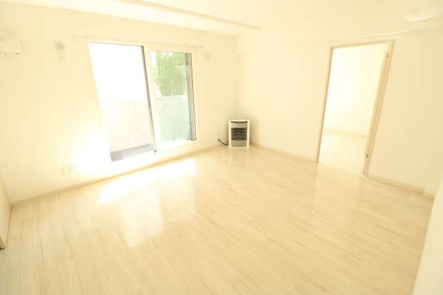 居室・リビング　白基調の内装♪