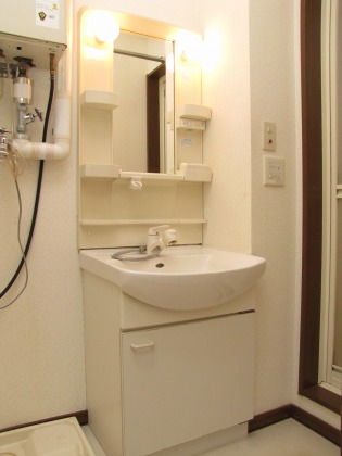 洗面設備　シャワー付き洗面化粧台☆