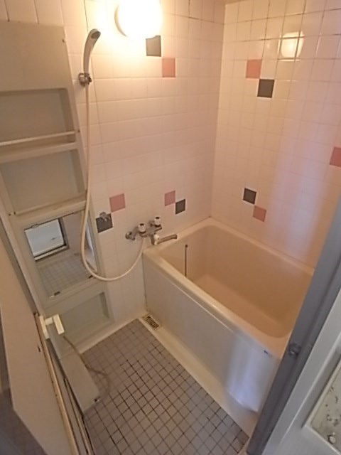 バス・シャワールーム　お風呂で日々の疲れを落としましょう