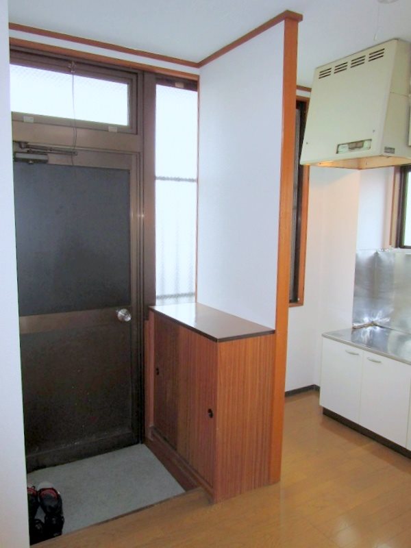 玄関　玄関　下駄箱付です　　他室参考写真