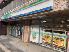 コンビニ　ファミリーマート 高輪一丁目店（コンビニ）まで676m