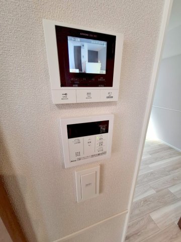 玄関　★玄関に姿見とコート掛けあり★