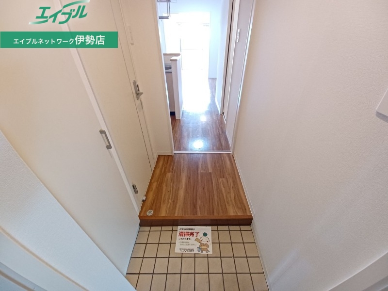 玄関　同ハウスメーカー類似モデル参考写真