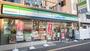 コンビニ　ファミリーマート　東新宿明治通り店（コンビニ）まで122m