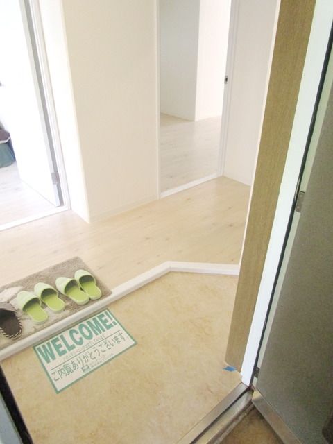 玄関　☆広めの玄関で明るいお部屋☆