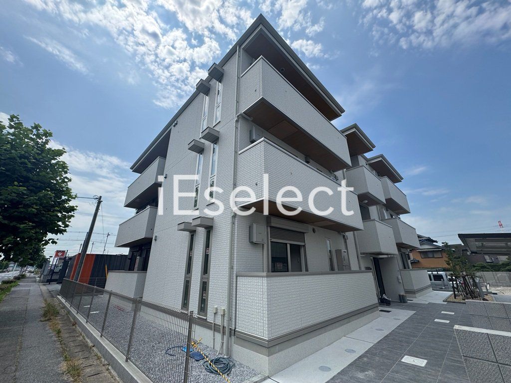 建物外観　お買い物にも出やすい立地♪