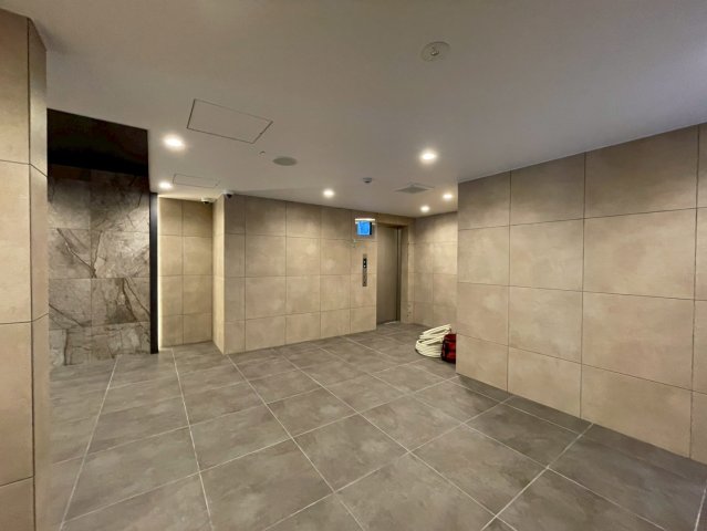 エントランス　※同建築会社施工別物件参考写真