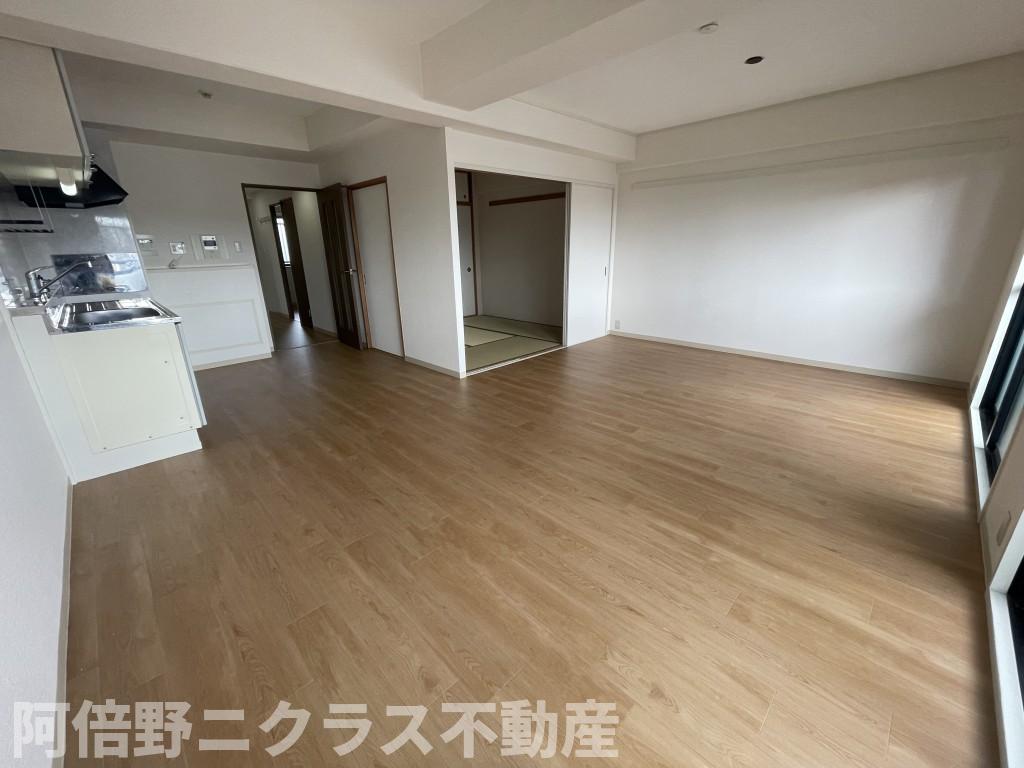 居室・リビング　内装は別部屋の参考写真です。