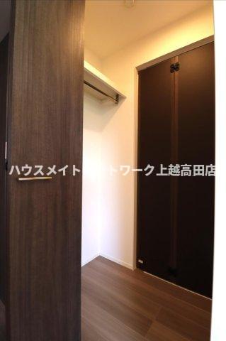 収納　ウォークスルークローゼット