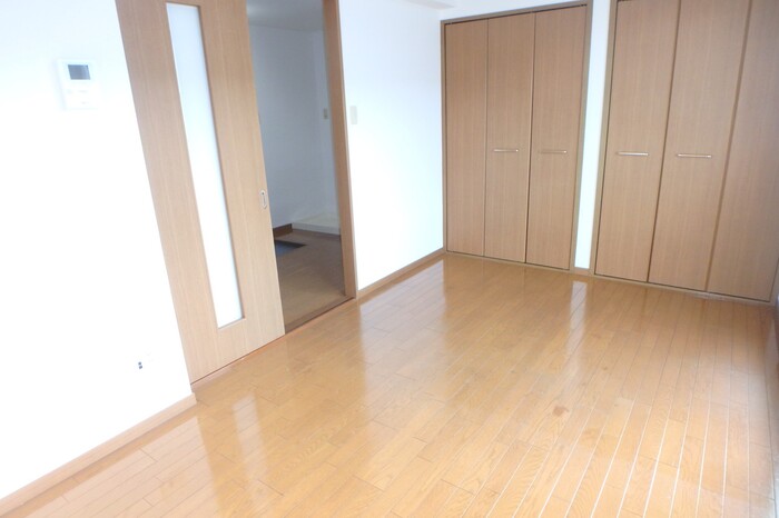 居室・リビング　※同物件別号室参考写真