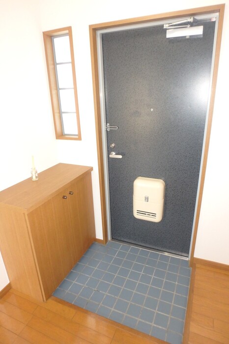 玄関　※同物件別号室参考写真