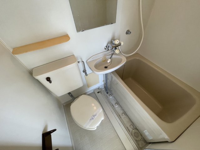 バス・シャワールーム　コンパクトで使いやすいお風呂です
