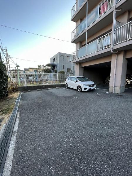 駐車場　敷地内駐車場！