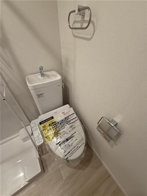 トイレ　同施工メーカーの参考写真