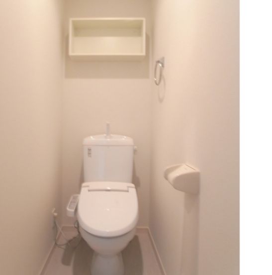 トイレ　落ち着いた色調のトイレです