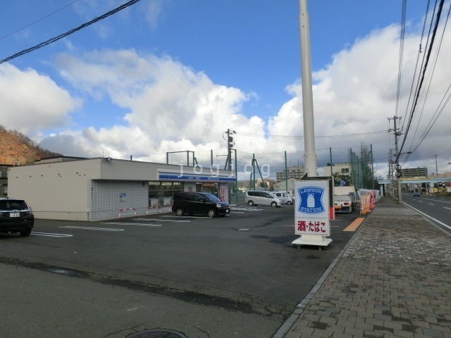 コンビニ　ローソン札幌石山1条四丁目店（コンビニ）まで377m