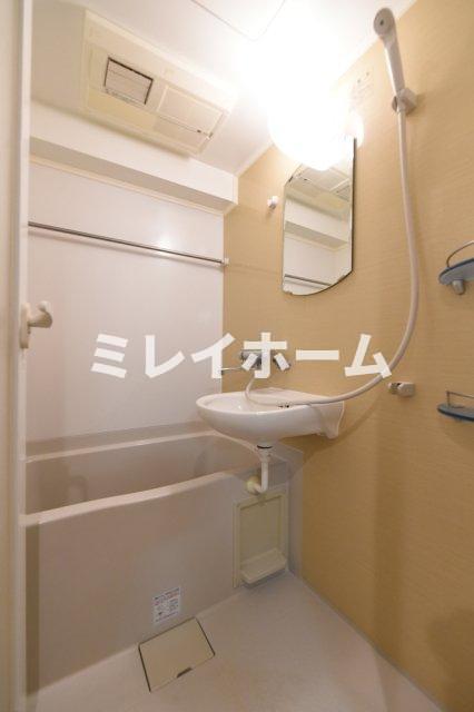 バス・シャワールーム　同建物内、別のお部屋の参考写真になります。