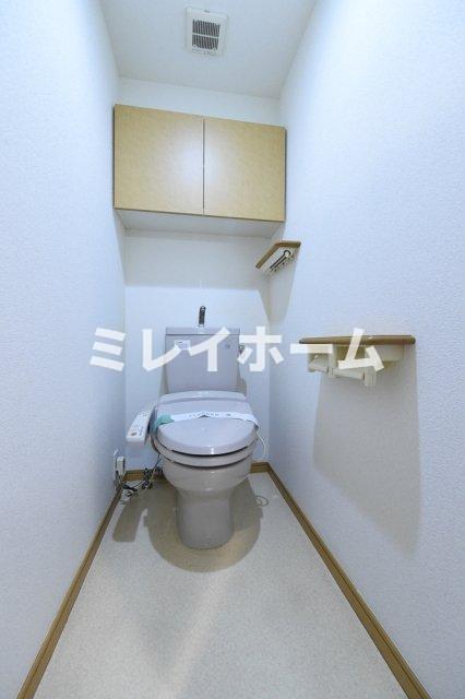 トイレ　同建物内、別のお部屋の参考写真になります。
