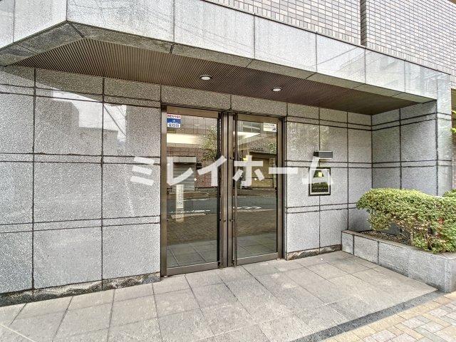エントランス　同建物内、別のお部屋の参考写真になります。