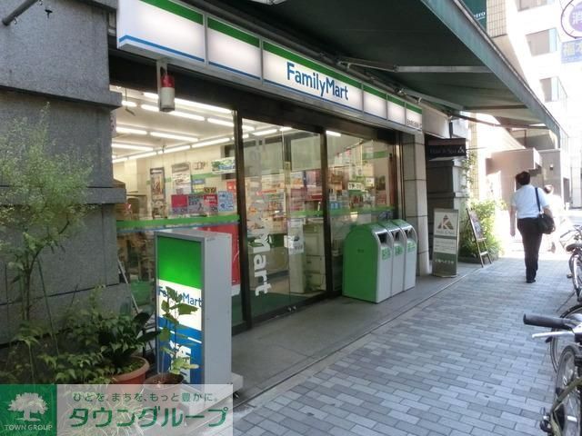 コンビニ　ファミリーマート（コンビニ）まで325m
