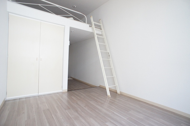 その他部屋・スペース　上品なフローリング仕上げの洋室です！※家具付きではございませ