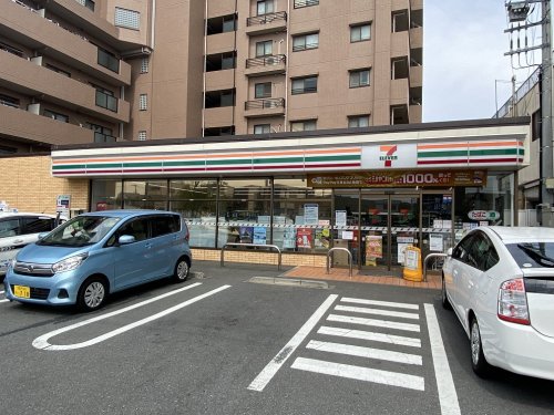 コンビニ　セブンイレブン横浜磯子原町店（コンビニ）まで178m