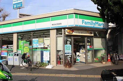 コンビニ　ファミリーマート ムサシヤ磯子店（コンビニ）まで1090m
