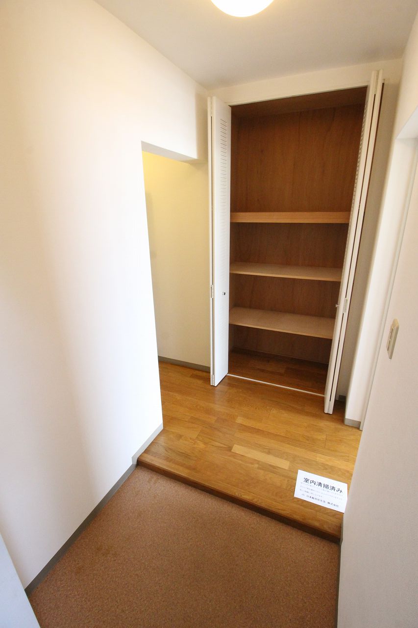 玄関　別の部屋の写真です