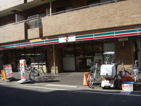 コンビニ　セブンイレブン上目黒3丁目店（コンビニ）まで104m