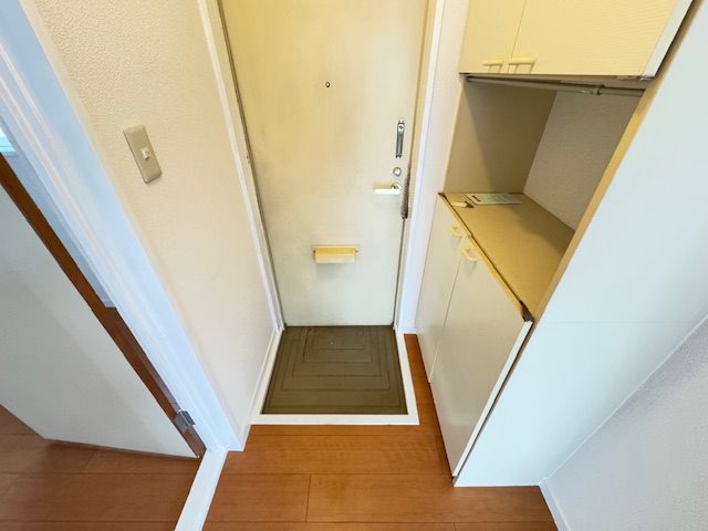 玄関　同マンション別部屋