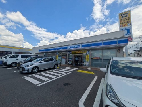 コンビニ　ローソン 松戸六実六丁目店（コンビニ）まで379m