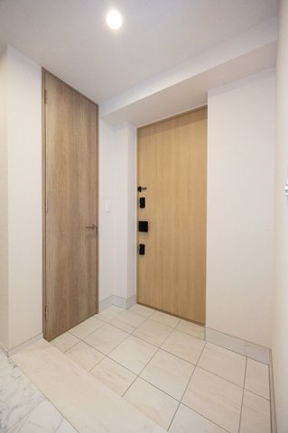 玄関　※写真は同タイプ住戸です。