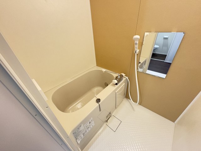 バス・シャワールーム　写真は同建物の別部屋を参考に掲載しております。
