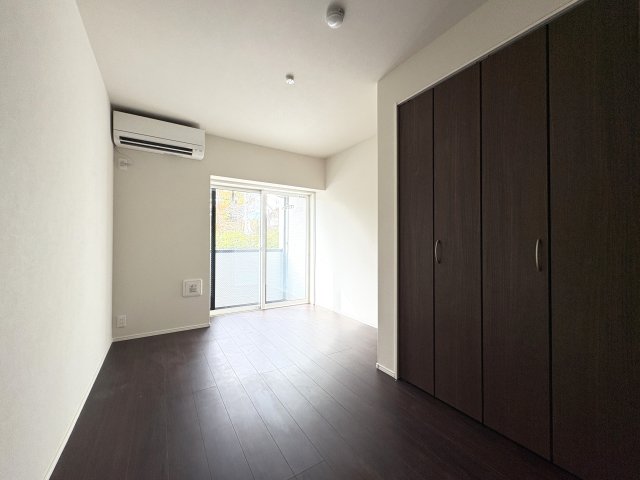 居室・リビング　写真は同建物の別部屋を参考に掲載しております。