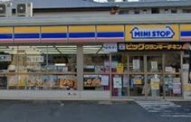 コンビニ　ミニストップ横須賀大矢部店（コンビニ）まで181m
