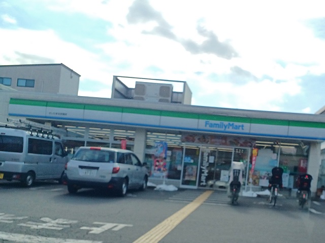 コンビニ　ファミリーマート さいたま太田窪店（コンビニ）まで126m