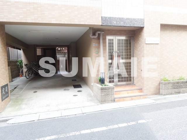 エントランス　建物入口です☆