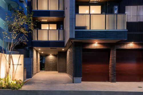 駐車場　建物外観