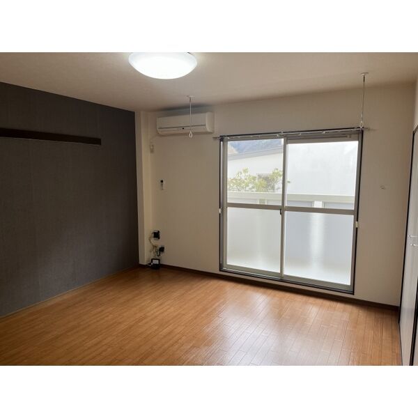 Surplus OneローデアコートBの居間写真